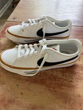 Men’s Nike Court Legacy sneaker size 9.5